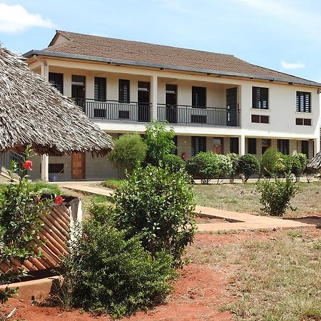 Voi Lutheran Guesthouse Exterior foto